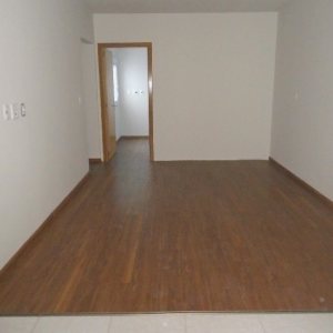 Apartamento com 65m², 2 dormitórios, 2 vagas, no bairro Cinqüentenário em Caxias do Sul para Comprar