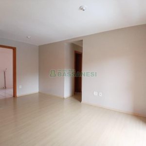 Apartamento com 70m², 3 dormitórios, 2 vagas, no bairro Universitário em Caxias do Sul para Alugar
