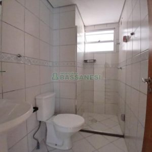 Apartamento com 70m², 3 dormitórios, 2 vagas, no bairro Universitário em Caxias do Sul para Alugar