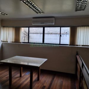 Loja com 198m², 2 vagas, no bairro Centro em Caxias do Sul para Alugar ou Comprar