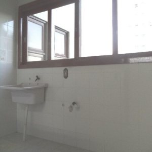 Apartamento com 87m², 2 dormitórios, 1 vaga, no bairro Panazzolo em Caxias do Sul para Alugar