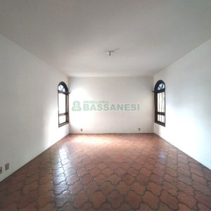 Apartamento com 112m², 3 dormitórios, 2 vagas, no bairro Centro em Caxias do Sul para Comprar