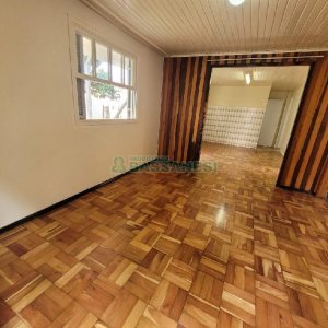 Casa com 80m², 3 dormitórios, 1 vaga, no bairro Rio Branco em Caxias do Sul para Alugar