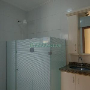 Apartamento com 77m², 2 dormitórios, 1 vaga, no bairro Centro em Caxias do Sul para Alugar