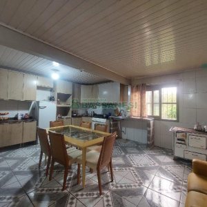 Chácara com 210m², 4 dormitórios, 4 vagas, no bairro 3 Legua em Caxias do Sul para Comprar