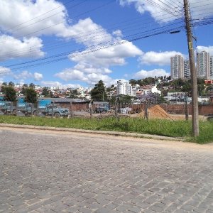 Terreno com 384m², no bairro São José em Caxias do Sul para Alugar ou Comprar
