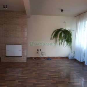 Casa com 412m², 7 dormitórios, 6 vagas, no bairro Jardim das Hortências em Caxias do Sul para Comprar