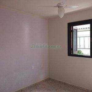 Casa com 412m², 7 dormitórios, 6 vagas, no bairro Jardim das Hortências em Caxias do Sul para Comprar