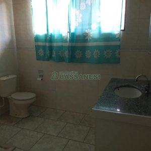 Casa com 412m², 7 dormitórios, 6 vagas, no bairro Jardim das Hortências em Caxias do Sul para Comprar