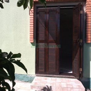 Casa com 412m², 7 dormitórios, 6 vagas, no bairro Jardim das Hortências em Caxias do Sul para Comprar