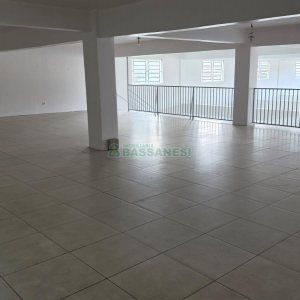 Loja com 570m², no bairro Esplanada em Caxias do Sul para Alugar