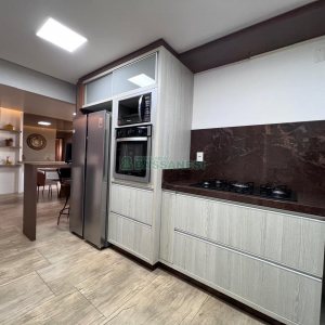 Apto Mobiliado com 101m², 3 dormitórios, 2 vagas, no bairro Universitário em Caxias do Sul para Alugar