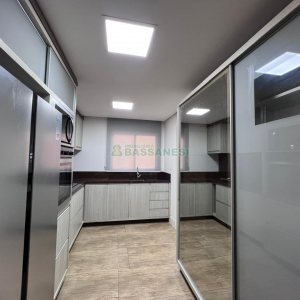 Apto Mobiliado com 101m², 3 dormitórios, 2 vagas, no bairro Universitário em Caxias do Sul para Alugar