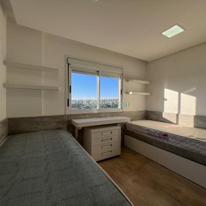 Apto Mobiliado com 101m², 3 dormitórios, 2 vagas, no bairro Universitário em Caxias do Sul para Alugar