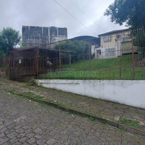 Casa com 166m², 2 dormitórios, 1 vaga, no bairro Rio Branco em Caxias do Sul para Comprar