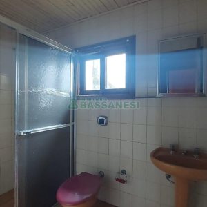 Casa com 166m², 2 dormitórios, 1 vaga, no bairro Rio Branco em Caxias do Sul para Comprar