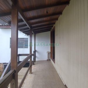 Casa com 166m², 2 dormitórios, 1 vaga, no bairro Rio Branco em Caxias do Sul para Comprar