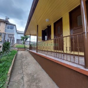 Casa com 60m², 3 dormitórios, 1 vaga, no bairro Petrópolis em Caxias do Sul para Alugar