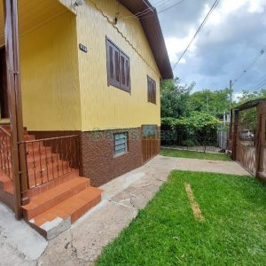 Casa com 60m², 3 dormitórios, 1 vaga, no bairro Petrópolis em Caxias do Sul para Alugar