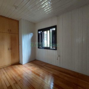 Casa com 60m², 3 dormitórios, 1 vaga, no bairro Petrópolis em Caxias do Sul para Alugar