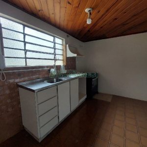 Casa com 60m², 3 dormitórios, 1 vaga, no bairro Petrópolis em Caxias do Sul para Alugar
