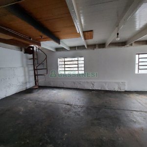 Casa com 60m², 3 dormitórios, 1 vaga, no bairro Petrópolis em Caxias do Sul para Alugar