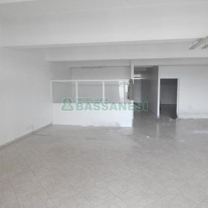 Sala com 288m², 2 vagas, no bairro Santa Catarina em Caxias do Sul para Alugar