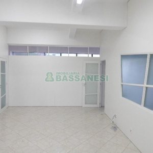 Sala com 288m², 2 vagas, no bairro Santa Catarina em Caxias do Sul para Alugar