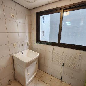 Apto Mobiliado com 59m², 1 dormitório, 1 vaga, no bairro Centro em Caxias do Sul para Comprar
