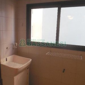 Apto Mobiliado com 59m², 1 dormitório, 1 vaga, no bairro Centro em Caxias do Sul para Comprar