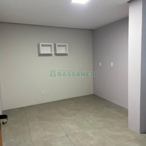 Loja com 370m², 2 vagas, no bairro Santa Catarina em Caxias do Sul para Alugar