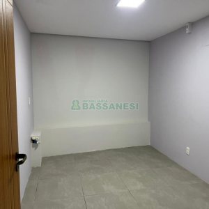 Loja com 370m², 2 vagas, no bairro Santa Catarina em Caxias do Sul para Alugar