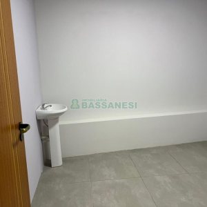 Loja com 370m², 2 vagas, no bairro Santa Catarina em Caxias do Sul para Alugar