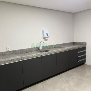 Loja com 370m², 2 vagas, no bairro Santa Catarina em Caxias do Sul para Alugar