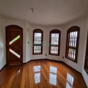 Casa com 184m², 3 dormitórios, 2 vagas, no bairro Panazzolo em Caxias do Sul para Comprar