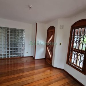 Casa com 184m², 3 dormitórios, 2 vagas, no bairro Panazzolo em Caxias do Sul para Comprar