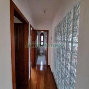 Casa com 184m², 3 dormitórios, 2 vagas, no bairro Panazzolo em Caxias do Sul para Comprar