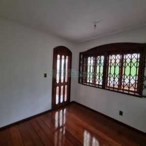 Casa com 184m², 3 dormitórios, 2 vagas, no bairro Panazzolo em Caxias do Sul para Comprar