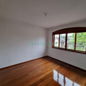 Casa com 184m², 3 dormitórios, 2 vagas, no bairro Panazzolo em Caxias do Sul para Comprar