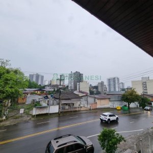 Casa com 184m², 3 dormitórios, 2 vagas, no bairro Panazzolo em Caxias do Sul para Alugar ou Comprar