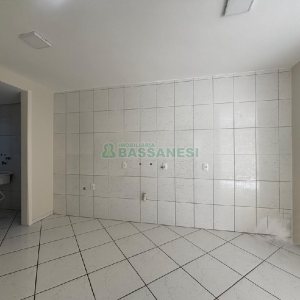 Apartamento com 68m², 2 dormitórios, 2 vagas, no bairro Vinhedos em Caxias do Sul para Alugar