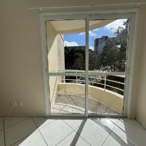 Apartamento com 68m², 2 dormitórios, 2 vagas, no bairro Vinhedos em Caxias do Sul para Alugar