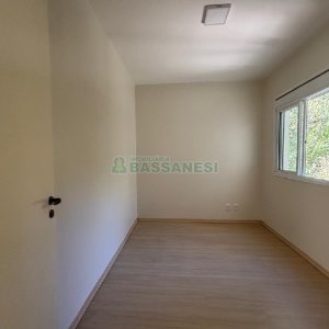 Apartamento com 68m², 2 dormitórios, 2 vagas, no bairro Vinhedos em Caxias do Sul para Alugar