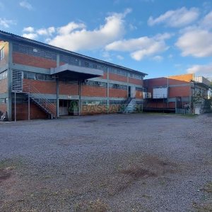Pavilhão com 985m², no bairro Floresta em Caxias do Sul para Alugar