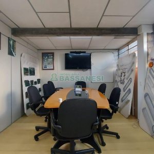 Pavilhão com 985m², no bairro Floresta em Caxias do Sul para Alugar