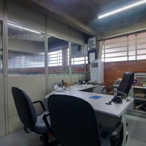 Pavilhão com 985m², no bairro Floresta em Caxias do Sul para Alugar