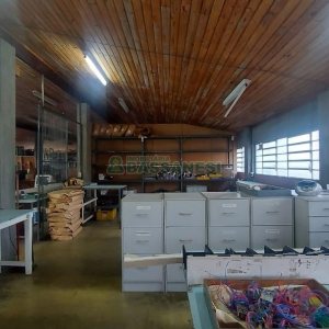 Pavilhão com 985m², no bairro Floresta em Caxias do Sul para Alugar