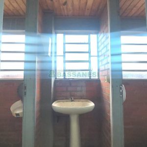 Pavilhão com 985m², no bairro Floresta em Caxias do Sul para Alugar