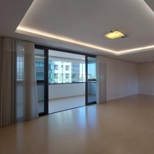 Apto Mobiliado com 187m², 3 dormitórios, 3 vagas, no bairro Lourdes em Caxias do Sul para Comprar