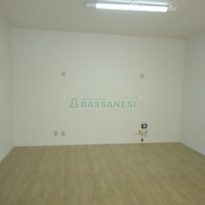 Sala com 21m², no bairro Centro em Caxias do Sul para Alugar